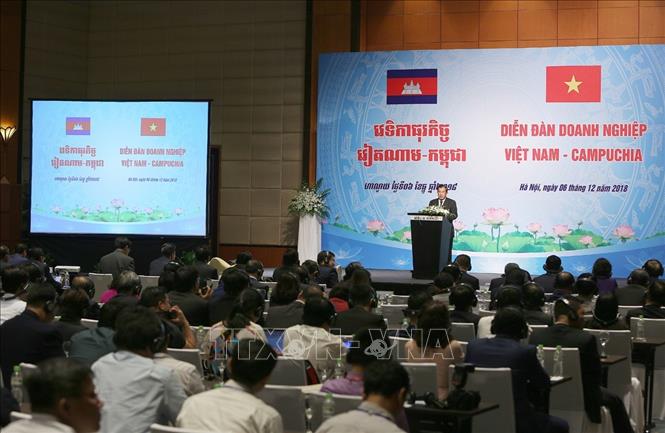 Thủ tướng Nguyễn Xuân Phúc và Thủ tướng Samdech Hun Sen dự Diễn đàn doanh nghiệp Việt Nam - Campuchia